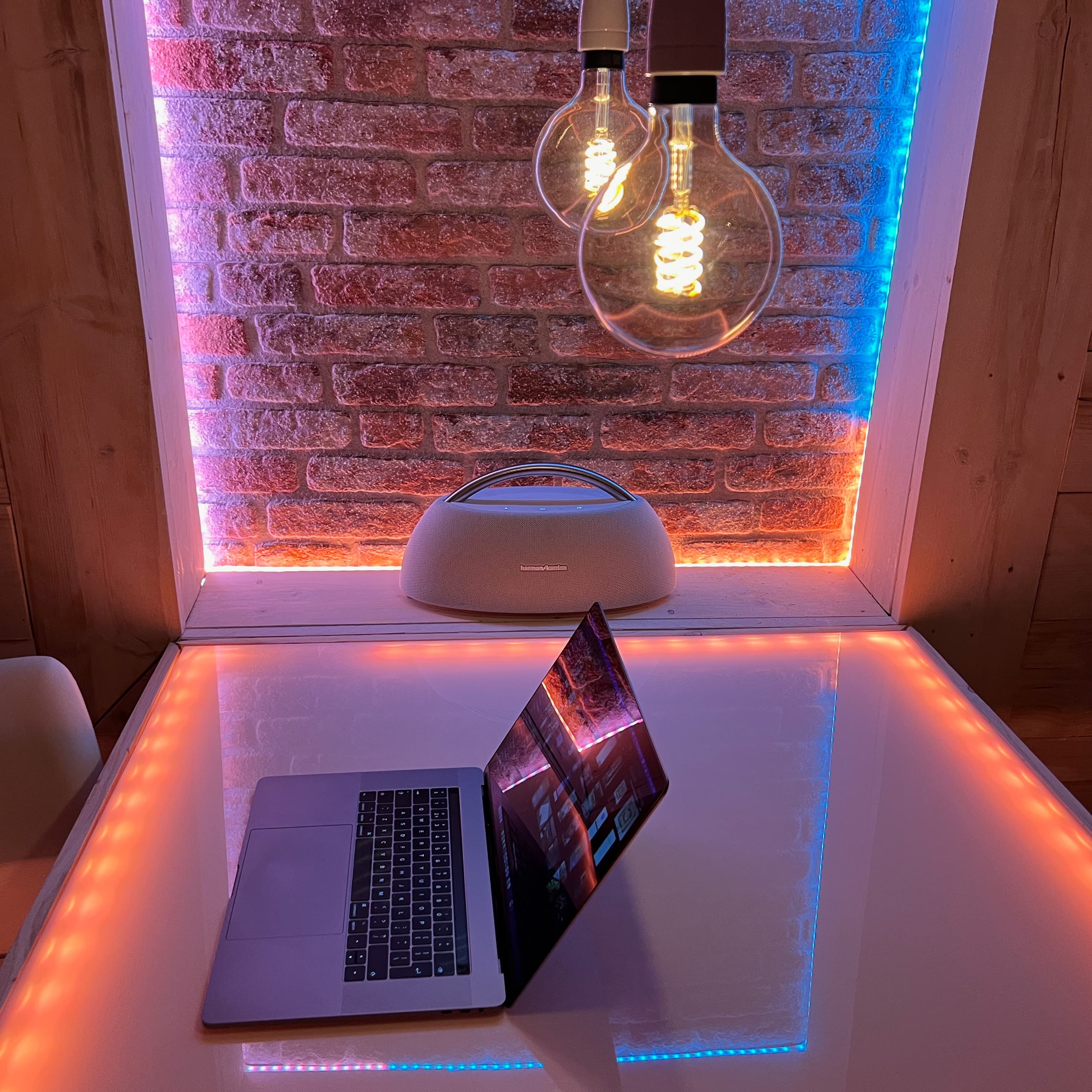 Acrylic table top with LED strips 1 kopie