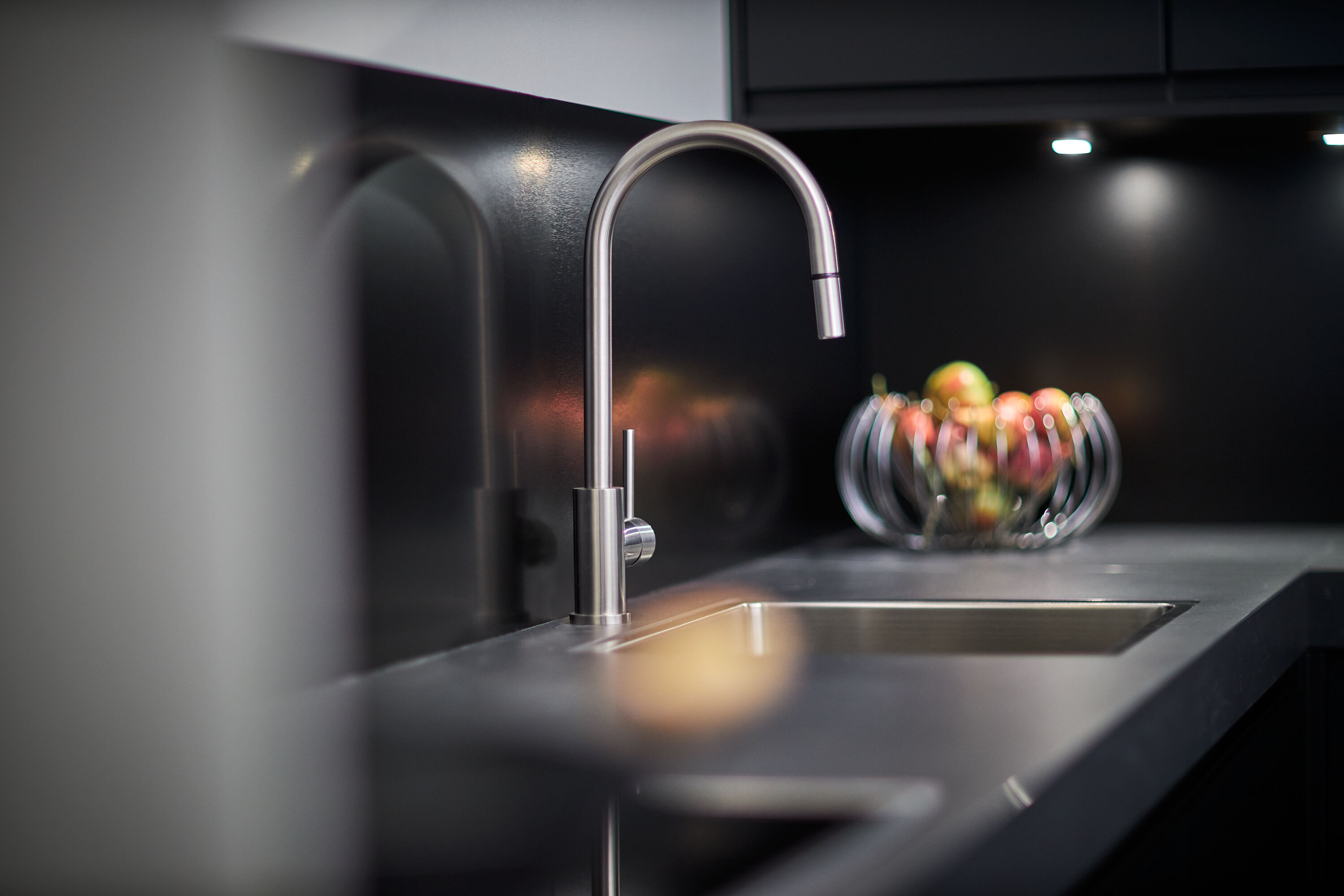 Black-kitchen-splashback-close-up