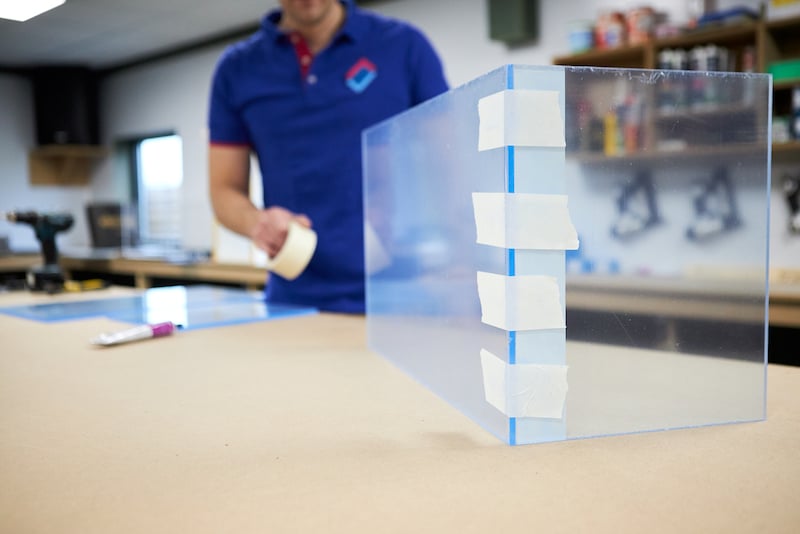 DIY acrylic aquarium assembling acrylic sheets