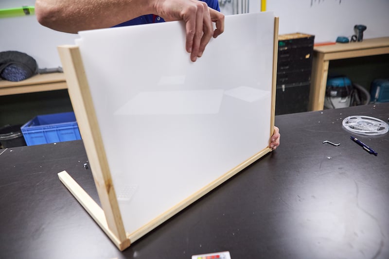 DIY light table assembling frame