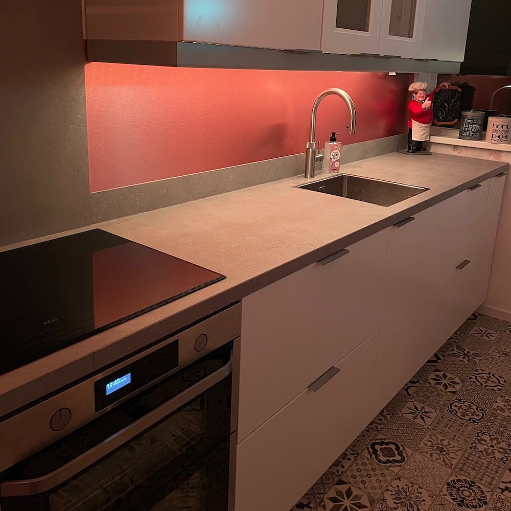 Kitchen backsplash with Brushed copper composite panel 5