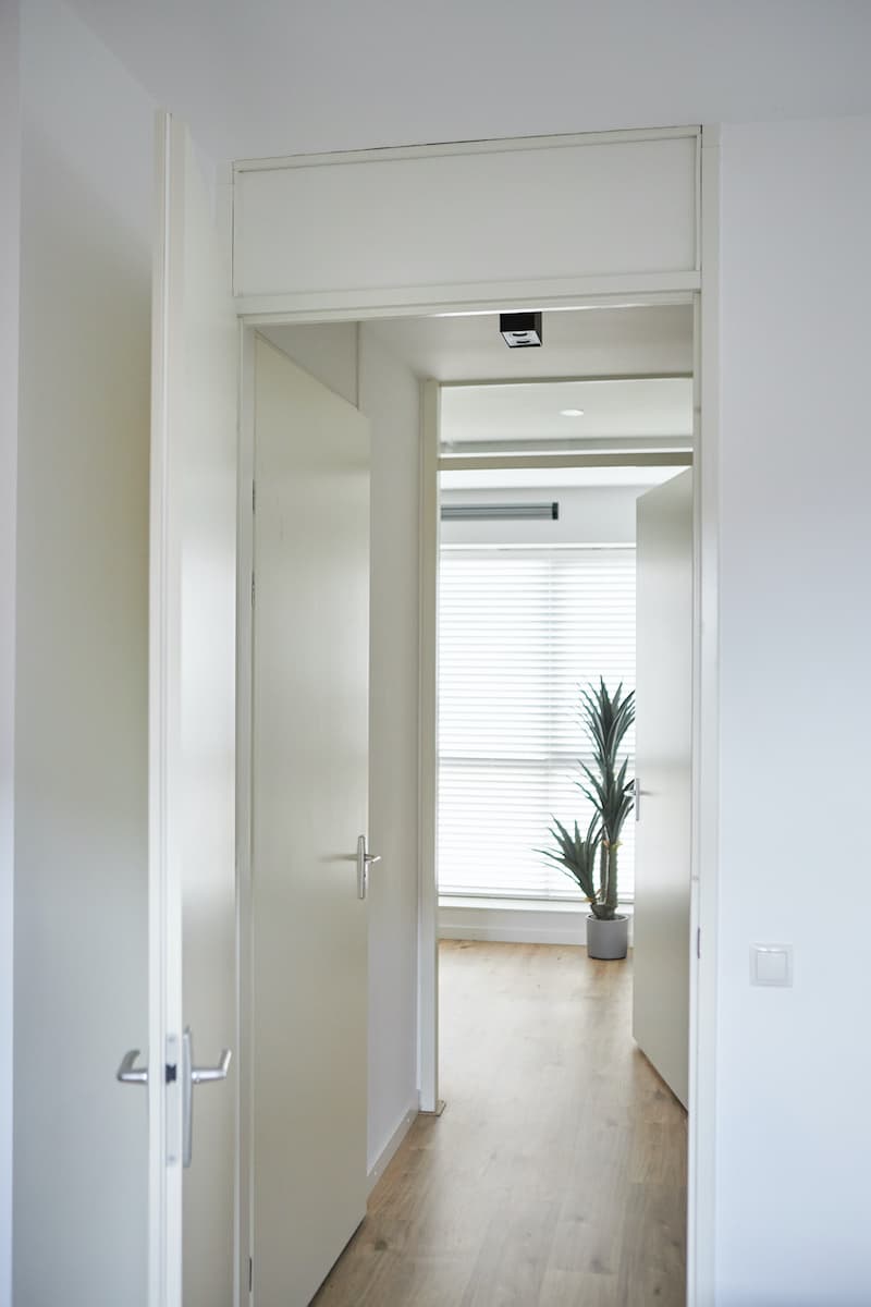 Transom window coverigs