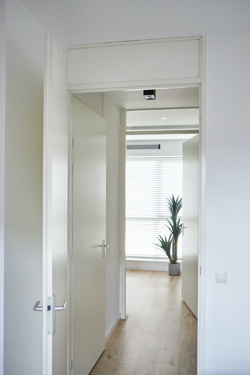 Transom window coverigs