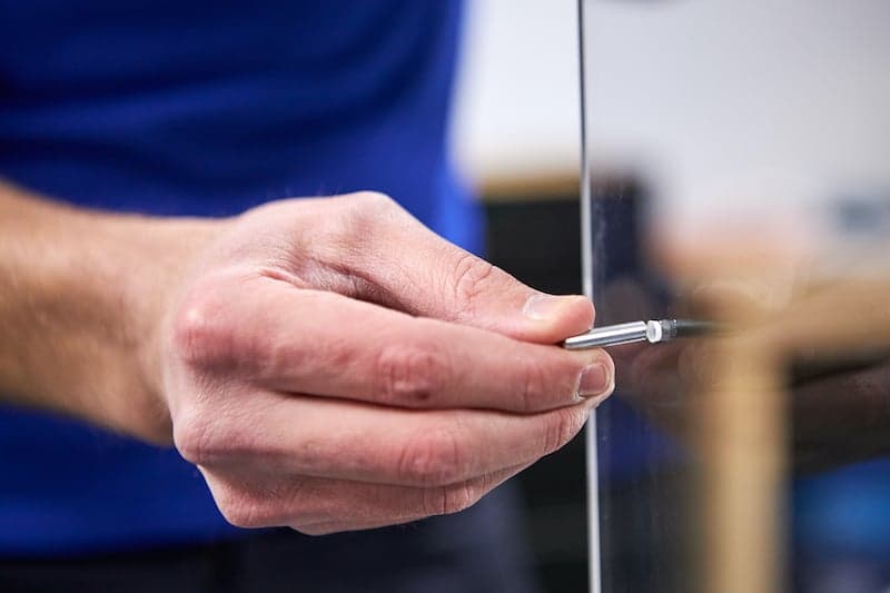 nachtkastje-maken-schapdragers-bevestigen.