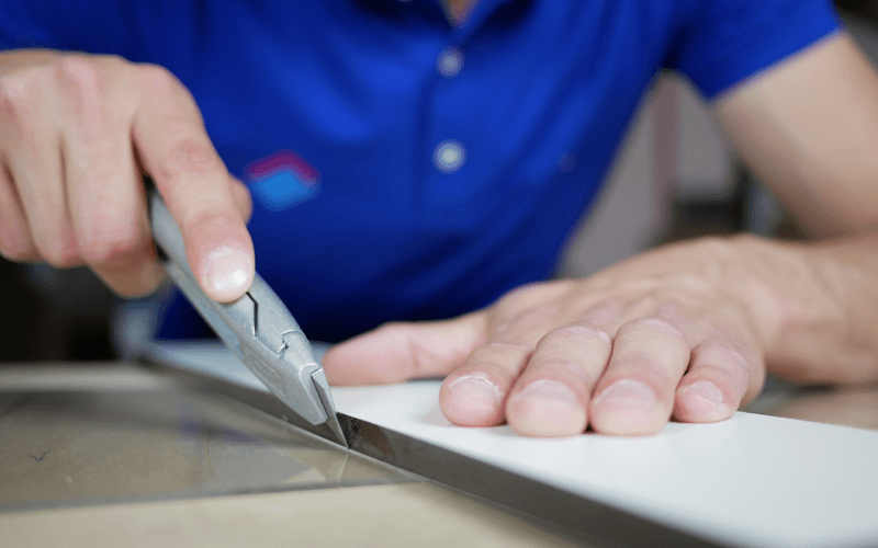 Cutting acrylic