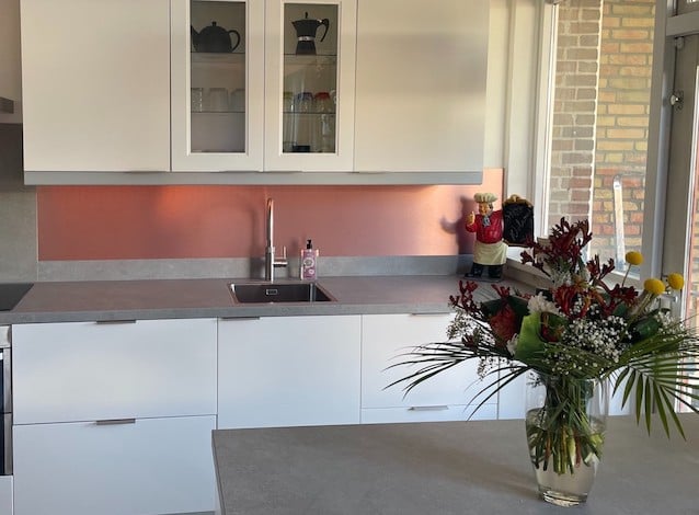 Kitchen backsplash with Brushed copper composite panel 4