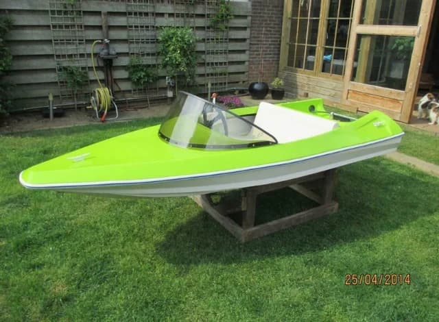 Ruit-voor-een-speedboot-van-polycarbonaat (2)