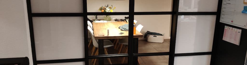 Sliding doors banner