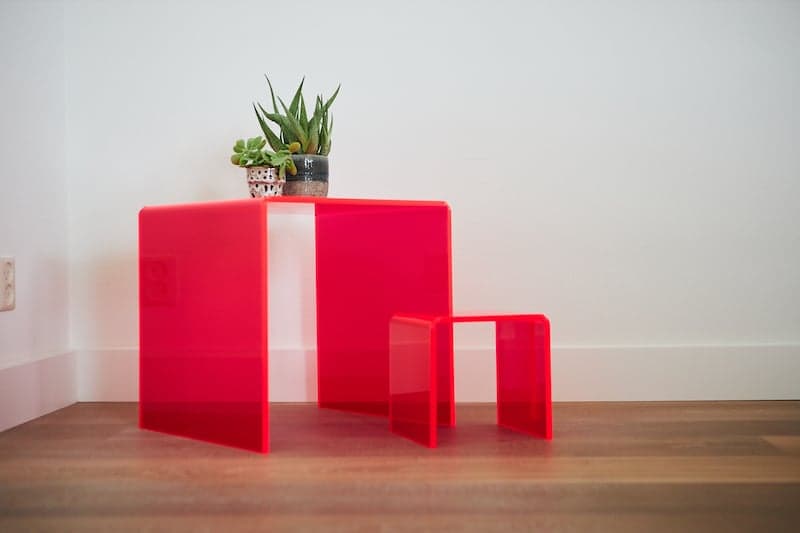 Small plastic table end reslt