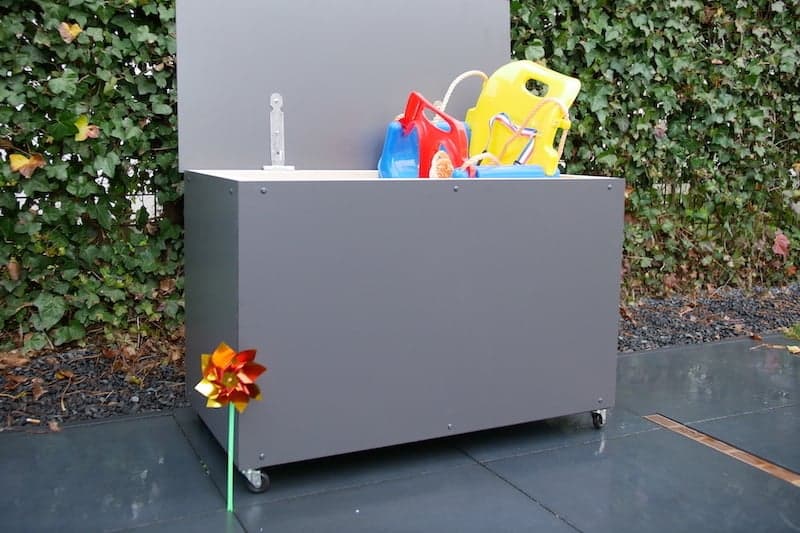 outdoor toybox diy