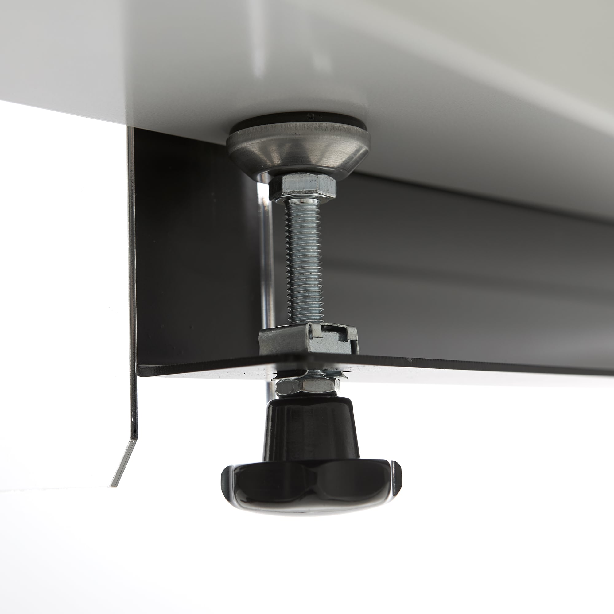 Steel bracket with clamping system