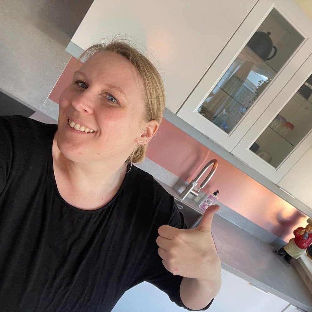 Kitchen backsplash with Brushed copper composite panel 1