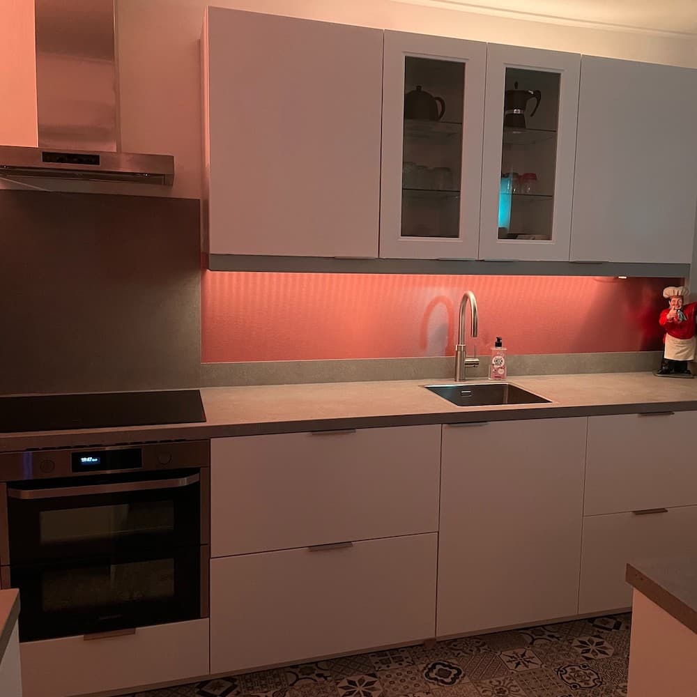 Kitchen backsplash with Brushed copper composite panel 2