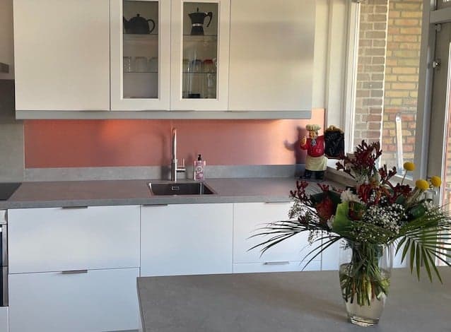 Kitchen backsplash with Brushed copper composite panel 4