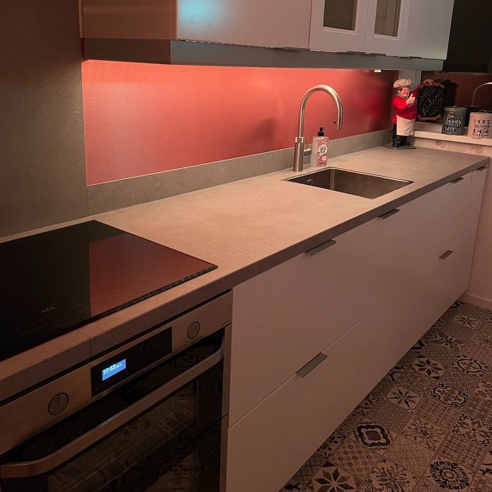 Kitchen backsplash with Brushed copper composite panel 5