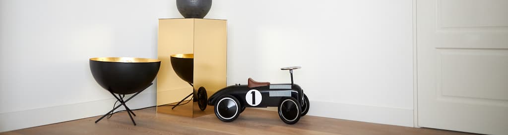 DIY Acrylic pedestal from IKEA Kallax shelving unit