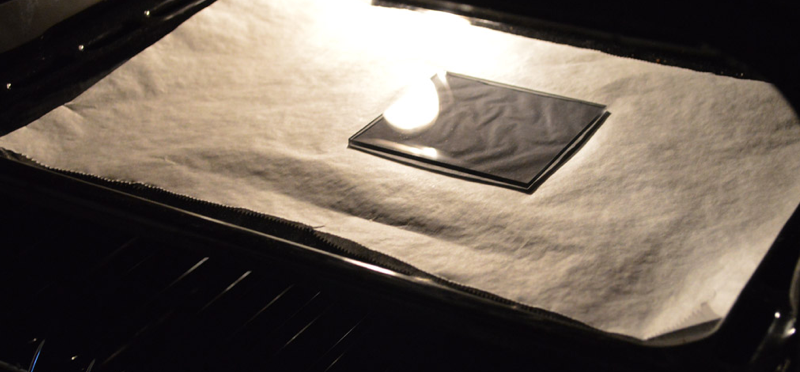 Table decoration plexiglass in oven