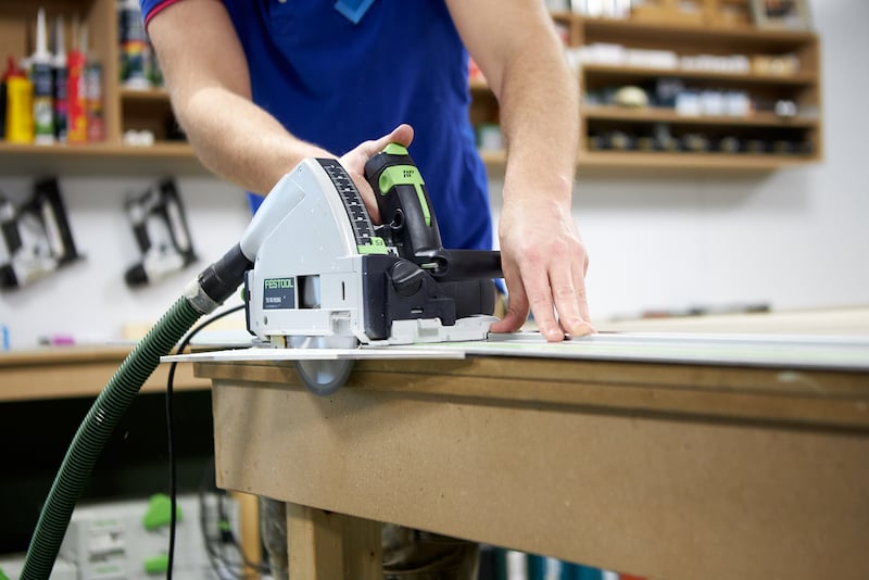 Sawing acrylic with circular saw