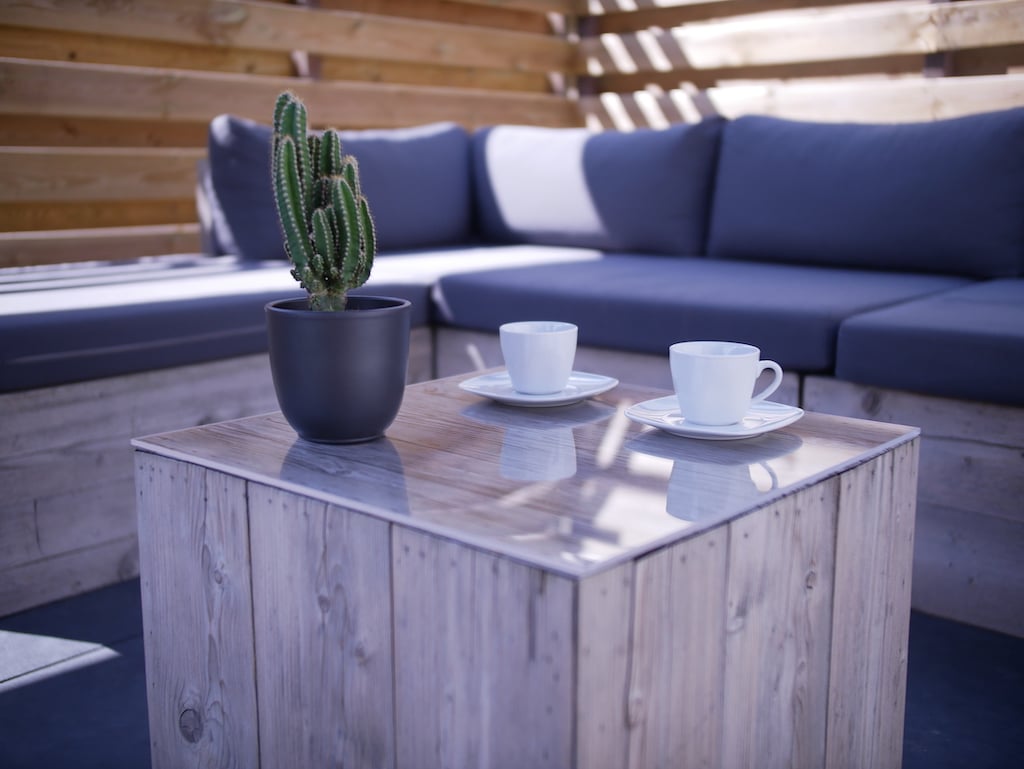 Plexiglass table top