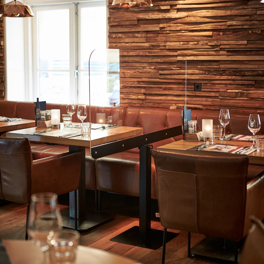 Perspex screen on a base | Plasticsheetsshop.co.uk