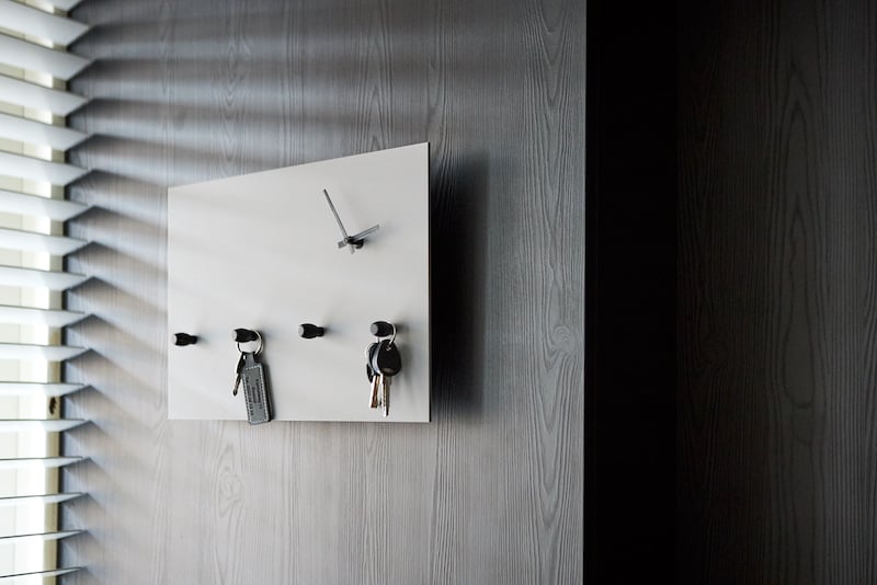 End result wall clock with key rack