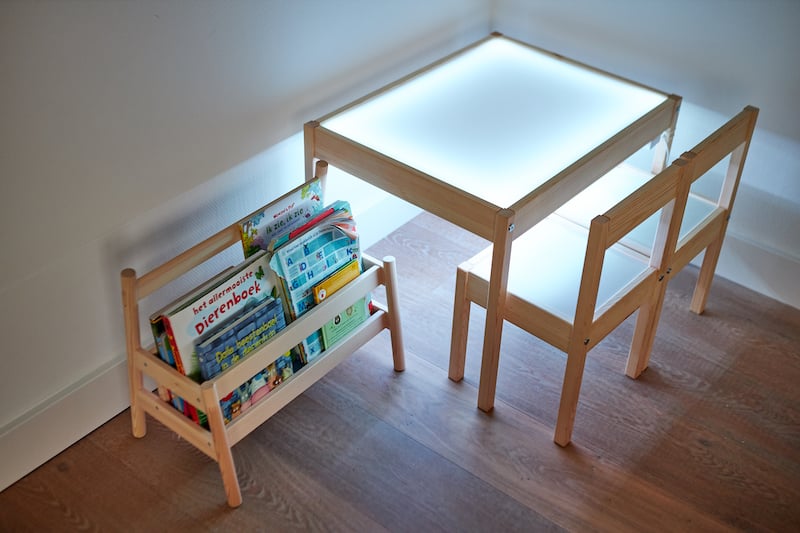 led light table only lit in one corner